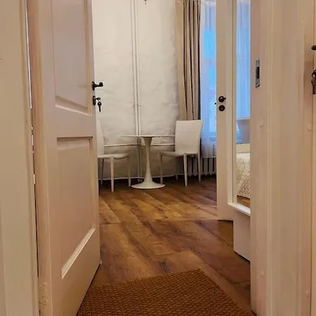 Bright And Cozy Old Town Studio!